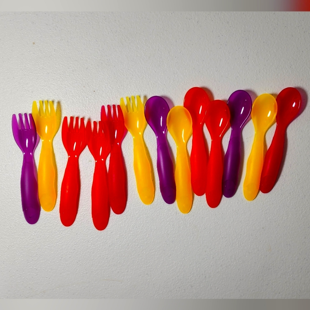 Youngever 13 Pcs Plastic Toddler Utensils, Plastic Kids Forks Kids Spoons.
